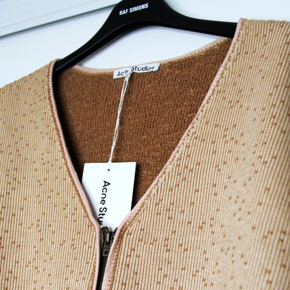 BNWT SS22 ACNE STUDIOS V NECK CARDIGAN L - Picture 4 of 10